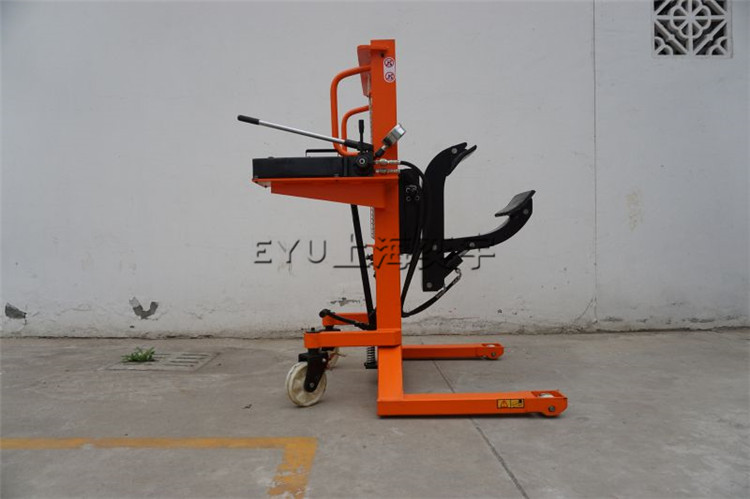 橫向紙筒手動(dòng)夾抱翻轉(zhuǎn)叉車(chē)